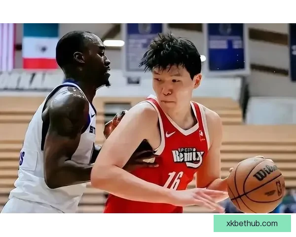 尽显社交牛人本色杨瀚森收官战比赛用球带走赛后亲切握手 尽显社交牛人本色杨瀚森收官战比赛用球带走赛后亲切握手